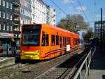Stadtbahnlinie 12 nach Köln Merkenich an der Haltetstelle Köln Neustadt-Süd Eifelstraße.(18.4.2015)  