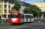 B- Wagen 2402 (ex 2102) wurde als achtes Fahrzeug der Serie 2100 saniert und zur Serie 2400 umgebaut.Hier zu sehen  während seinem 2000 km Test auf der Kreuzung Aachener Str./Gürtel am 08.06.2015.