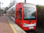 Als ich am 23. Februar 2007 mal wieder unterwegs war, begegnete mir auf einem der beiden Kopfgleise, fr die Linie 13, an der Haltestelle  Vischeringstrae , in Kln-Holweide, dieser Niederflurwagen vom Typ K 4000, fr den dieser Bahnsteig eigentlich viel zu hoch ist.