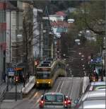 Ein Zug klettert den Berg hoch ...