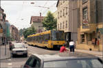 Als die Stuttgarter Stadtbahn noch jung war -    Die Bahn der Linie 4 hat die Haltestelle 'Schreiberstraße' und fährt vorsichtig die Böblinger Straße in Heslach hinauf.