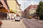 Als die Stuttgarter Stadtbahn noch jung war -    Wie eine Straßenbahn fährt die Stadtbahn im Ortsteil Heslach durch die enge Böblinger Straße.