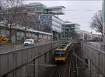 Am Bollwerk geht es runter -     Seit 1983 fahren an dieser Stelle die Bahnen der SSB in das Tunnelnetz der Innenstadt.