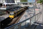 . Offene Tieflage - 

Typisch für die Stuttgarter Stadtbahn sind die nach oben offenen Stationen im Bereich von Tunnelstrecken. Hier die Station Weilimdorf Löwenmarkt, die im September 1992 in Betrieb ging. Zu dieser Art Stationen kann man folgend zählen: Pragsattel (1990), Wilhelm-Geiger-Platz (1990), Weilimdorf-Löwenmarkt (1992), Herderplatz (1994), Gerlingen (1997), Waldau (1998), Ruit (2000), Europaplatz und EnBW City (2010). Die Haltestellen Sillenbuch (1999) und Kirchtalstraße (2011) haben auch Öffnungen nach oben, diese sind aber wesentlich kleiner, so dass der unterirdische Charakter dominiert. 

18.05.2011 (M)