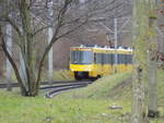 Stuttgart, eine DT8.4 als U6 Richtung Fasanenhof hier zwischen Möhringen Freibad und Fasanenhof (Bonhofferkirche).