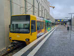 SSB DT 4163 mit der U6 nach Gerlingen in der neuen Endstation Flughafen/Messe, 13.12.2021.