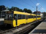 Soeben aus Plieningen eingefahren steht der DT 8.8 3187/3188 beim Bahnhof Vaihingen.