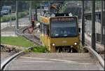 Zu breite Spurweite? - 

Die Stadtbahn scheint hier nicht so recht auf das Gleis passen zu wollen. Ein Zug der Linie U13 kurz nach Verlassen der Haltestelle Ebitzweg in Stuttgart-Bad Cannstatt. 

29.04.2011 (M)