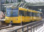 am 6.9.2011 konnte auch 3397/3398 auf der U1 fotografiert werden, dies stellt zuzeit keine seltenheit dar. da auf grund von fahrzeugtauschen, der verschiedenen betriebshfe, nun auch diese wagen mit hherer nummer auf der U1 verkehren