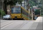 Kurz vor der Verschnaufspause -     Die U7 hat das steilste Stück auf ihre Bergfahrt gleich geschafft und kann gleich an der Haltestelle Eugensplatz in der Horinzontalen wieder erholen, bevor