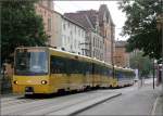 . Spaziergang entlang der Nordbahnhof- und Friedhofstraße, Teil II -

14:55: Ausfahrt des U7-Zuges aus der Haltestelle Mittnachtstraße. Die Schräglage befindet sich jetzt beim zweiten der vier Wagen.

08.09.2014 (M)