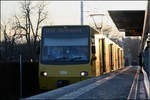 , Mit sich öffnenden Türen -    Ein Stuttgerter Stadtbahnzug auf der Linie U14 an der Haltestelle Mineralbäder.