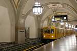 U-Bahn Station ''Heidelberger Platz'', mit der U3 und dem BVG Wagen '775' _ Typ A3L 71. Hier bei seiner Ausfahrt, mit Fahrtziel Nollendorfplatz. Berlin-Wilmersdorf im März 2020.