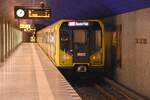 BERLIN, 17.05.2024, 5004-6 als U5 nach Biesdorf-Süd im U-Bahnhof Museumsinsel (Linie U5)