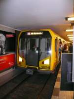 Neuer U-Bahntriebwagen am 10.5.2008 in der Station Mehringdamm