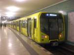 Berlin: Die U8 nach S+U Bahnhof Wittenau im S+U Bahnhof Alexanderplatz.