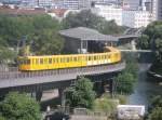 Hier die U1, bei der Einfahrt am 6.8.2009 in Die Station Mckernbrcke.