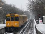 U-Bahn und Schnee, Einfahrt der U1 im Bahnhof Schlesisches Tor bei fast -10C, 5.2.2012