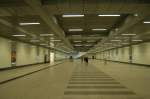Nach dem Treppenaufgang der U5 muss man diese Halle noch queren und erreicht schlielich die restlichen Ebenen des Hbf.