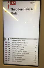 Blick auf einen der zahlreich im Innenraum aufgehängten LCD-Monitore eines Zuges vom Typ IK der Berliner U-Bahn. Dieser Monitor zeigt gerade den Standort des Zuges in der Station Theodor-Heuss-Platz der Linie U2 an. Neben der Haltestelle in gut lesbarer großer Schrift, befindet sich im unteren Teil dann die Info auf die zahlreichen Möglichkeiten von hier aus andere Verkehrsmittel zu erreichen. Foto: 04.02.2019