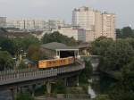 Schner Blick auf Berlin-Kreuzberg:  Die U1 pendelte an diesem Tag baustellenbedingt zwischen Warschauer Strae und Gleisdreieck.