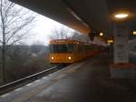 Berlin: Die U6 nach U-Bahnhof Alt-Mariendorf im U-Bahnhof Scharnweberstrae.