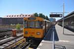 BERLIN, 26.05.2012, Wagen 587 im U-Bahnhof Warschauer Straße als U1 nach Uhlandstraße, heute von Gleis 3; de facto fuhr dieser Zug nur bis Möckernbrücke, zwischen