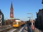 Wagen 664 vom Typ A3L hier vor der Emmaus-Kirche am Lausitzer Platz.