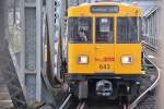 BERLIN, 28.04.2013, Wagen 643 als U-Bahnlinie U1 nach Warschauer Straße bei der Einfahrt in den U-Bahnhof Gleisdreieck