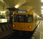 U-Bahnzug auf der Linie 7 in der Station Rathaus Spandau am 17.10.2013