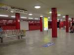 U-Bahnhof Frankfurter Allee: Dieser wichtige Umsteigebahnhof zur Ringbahn wurde 1930 erffnet und erhielt spter das Aussehen das im Design den andern Stationen hnelt, diesmal in roten Tnen.Die