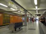 U-Bahnhof Wedding: Ursprnglich als Bahnhof Wedding 1923 erffnet war er weiss verputzt mit grnen Sttzen.1967 erhielt er eine Fliessenverkleidung, 1972 wurde der Bahnhof verlngert, seit kurzem ist