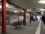 U-Bahnhof Schwartzkopffstr.: 1923 als schlichte Station ohne grosse Ausschmckungen erffnet  besitzt er die Kennfarbe rot.
