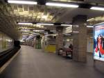 U-Bahnhof Blissestrasse: Der Bahnhof wurde von Rmmler 1971 entworfen und hat eine interessante Gipskassettendecke die angeblich Schalldmmend wirken soll.