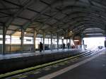 U-Bahnhof Hallesches Tor: Entwurf von Solf&Wichards, wuchtiger Hochbahnhof, fensterarme vernietete Stahlkonstruktion.