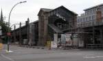 U-Bahnhof Blowstrasse: Entwurf von Mhring, Stahlgerippe umrahmt mit Sandsteinpylonen.