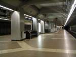U-Bahnhof Haselhorst: Der von Rmmler gestaltete Bahnhof wurde 1984 erffnet und hat interessante Beleuchtungseffekte und eine ungewhnliche Musterung der Bodenplatten.Leider ist die Gesamthelligkeit