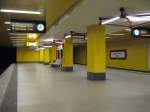 U-Bahnhof Jakob-Kaiser-Platz: Als Charlottenburg-Nord geplanter Bahnhof, der von Rmmler 1980 gebaut wurde. Der Fussgaengertunnel wurde schon frher als Autobahnunterquerung benutzt. Die Station ist in hellem Gelb gehalten mit einer interessanten Leuchtenkonstruktion. Namensgebend war der Mitbegrnder der CDU in der SBZ und spter Mitglied des Bundetags.