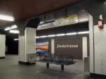U-Bahnhof Pankstrasse: 1977 erffnet fhrt er uns in der Gestaltung wieder zurueck in die 70er Jahre.