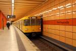 Die U-Bahnwagen 2602/2603 der Bauart F 76 E auf der Linie U 5 von Alexanderplatz nach Hönow beim Halt am 17.02.2016 in der Station Schillingstraße.