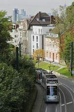 Der Rheinbahn-NF8U 3360 und ein weiterer NF8U sind am 14.10.2019 auf der Ludenberger Straße als Linie U 73 in Richtung Düsseldorf-Gerresheim unterwegs