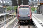 HAMBURG, 11.06.2020, 384-1, ein U-Bahn-Zug der neuesten Generation im neuesten Hamburger U-Bahnhof, Elbbrücken