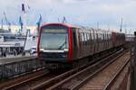 Hochbahn Hamburg Alstom DT5 Wagen 347 am 13.07.25 am Baumwall von einen Gehweg aus fotografiert