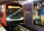 Hamburgs neuer U-Bahn-Zug DT5 war am vergangenen Samstag im Bahnhof Jungfernstieg ausgestellt - auf dem Gleis der knftigen Linie U4.