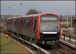 DT 5 -     Ein neuer Zug für die Hamburger Hochbahn - gesehen am Bahnhof Barmbek.