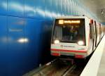 Zug der Hamburger U-Bahnlinie U4 in der Station  berseequartier .