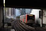 Ausfahrt eines Zuges der Hamburger U-Bahnlinie U3 aus der Station  Landungsbrcken  Richtung St.Pauli.