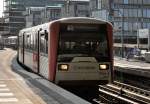 U 3 Wagen 834-3 der HVV bei der Einfahrt in die Station  Baumwall  am Hamburger Hafen - 12.07.2013