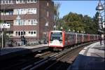 Hamburg - Mundsburg am 11.10.2015: Einfahrt der U 3 nach Schlump.