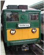 TW 220 ist am 16.03.2002 in Barmbek fr eine Rundfahrt ber die Ringlinie (heutige U3/U2) bereitgestellt worden. Die HHA feiern im Jahr 2002 das 90jhrige Bestehen der U-Bahn.